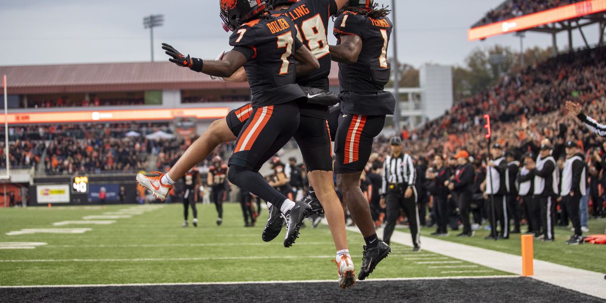 Beavers Take Down UCLA 36-24, Improve to 6-1