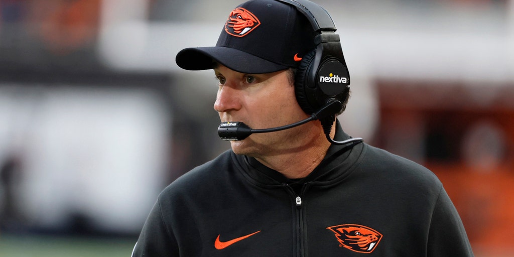 Oregon State coach Jonathan Smith issues an apology after making ‘milking’ gesture during game against Utah