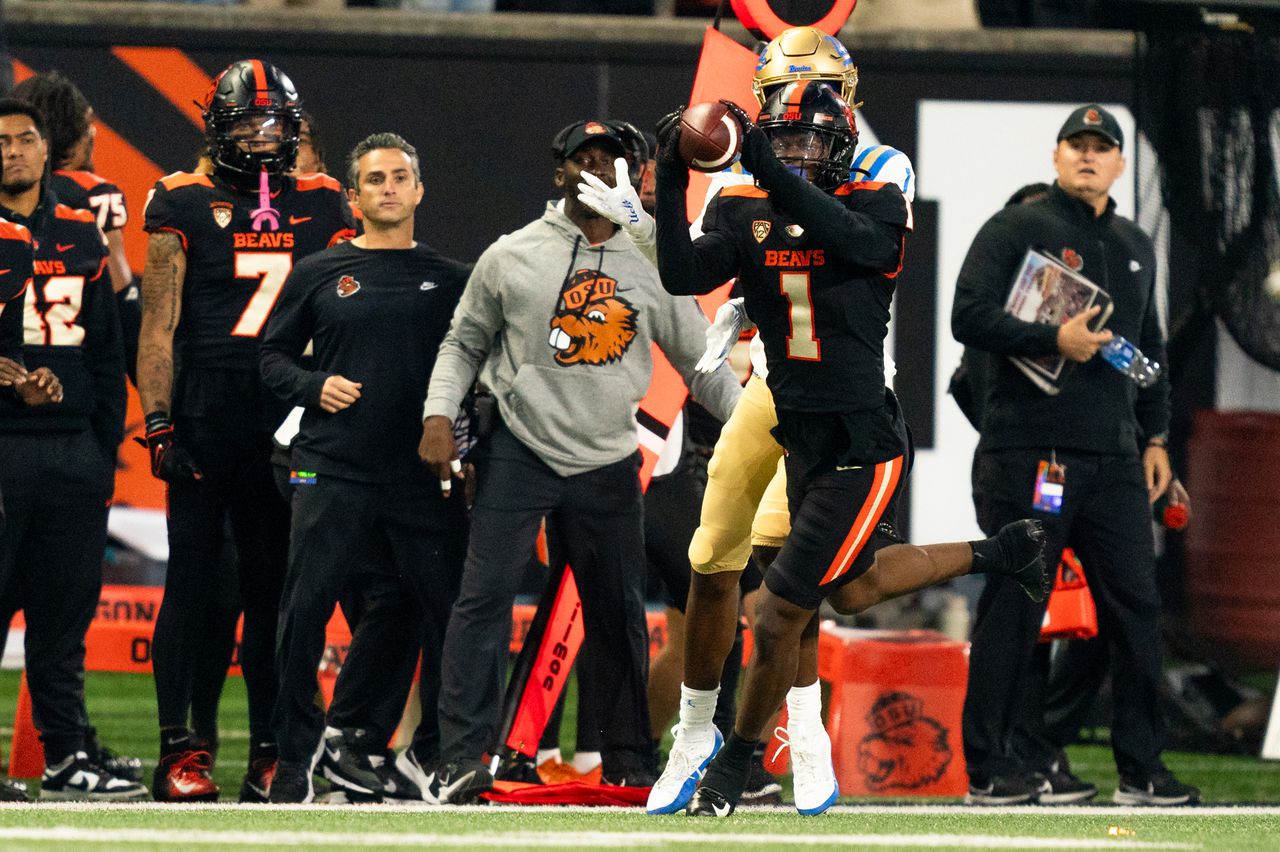 Reser Stadium rocks as Oregon State corners, DJ Uiagalelei’s elevated play lead Beavers to dominant win over UCLA