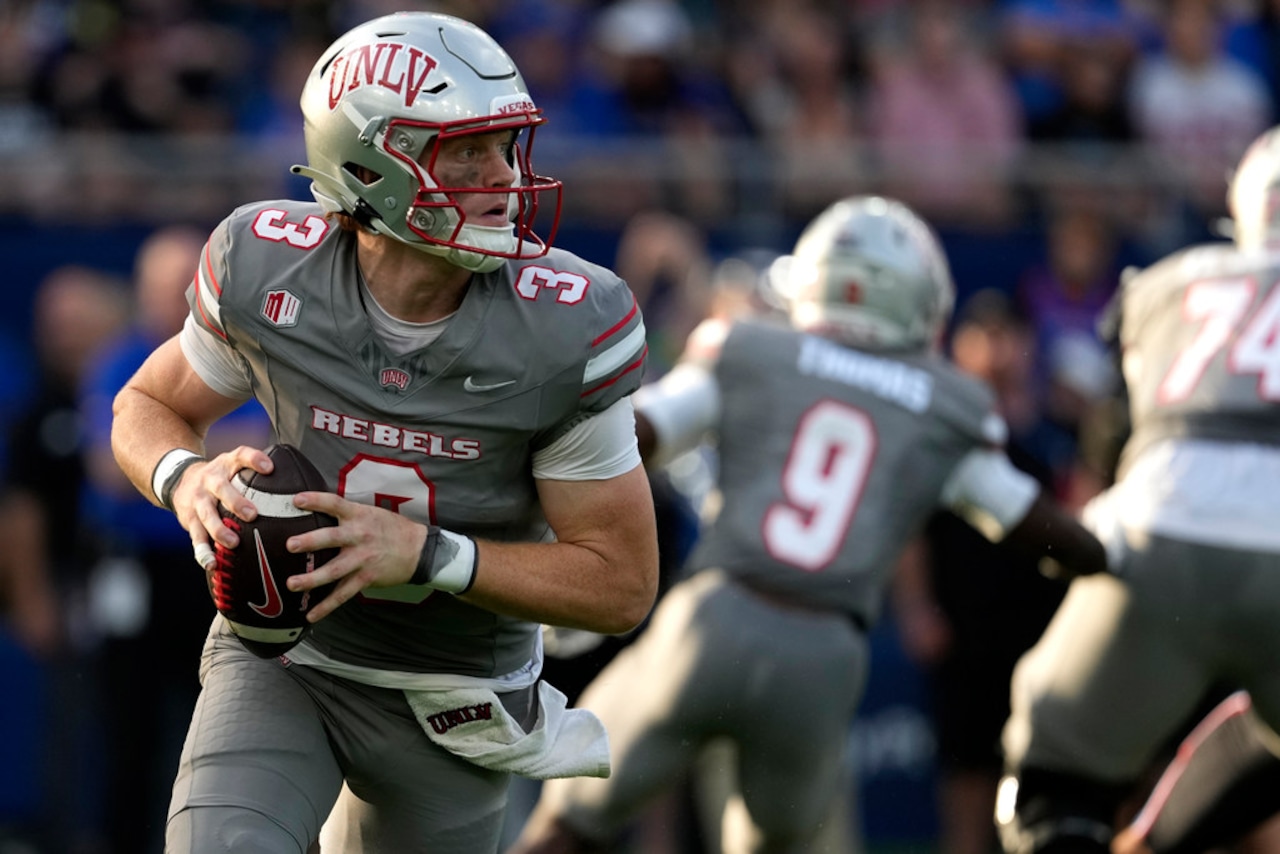 Quarterback for top-25 team on Oregon State’s schedule announces he won’t play again this season