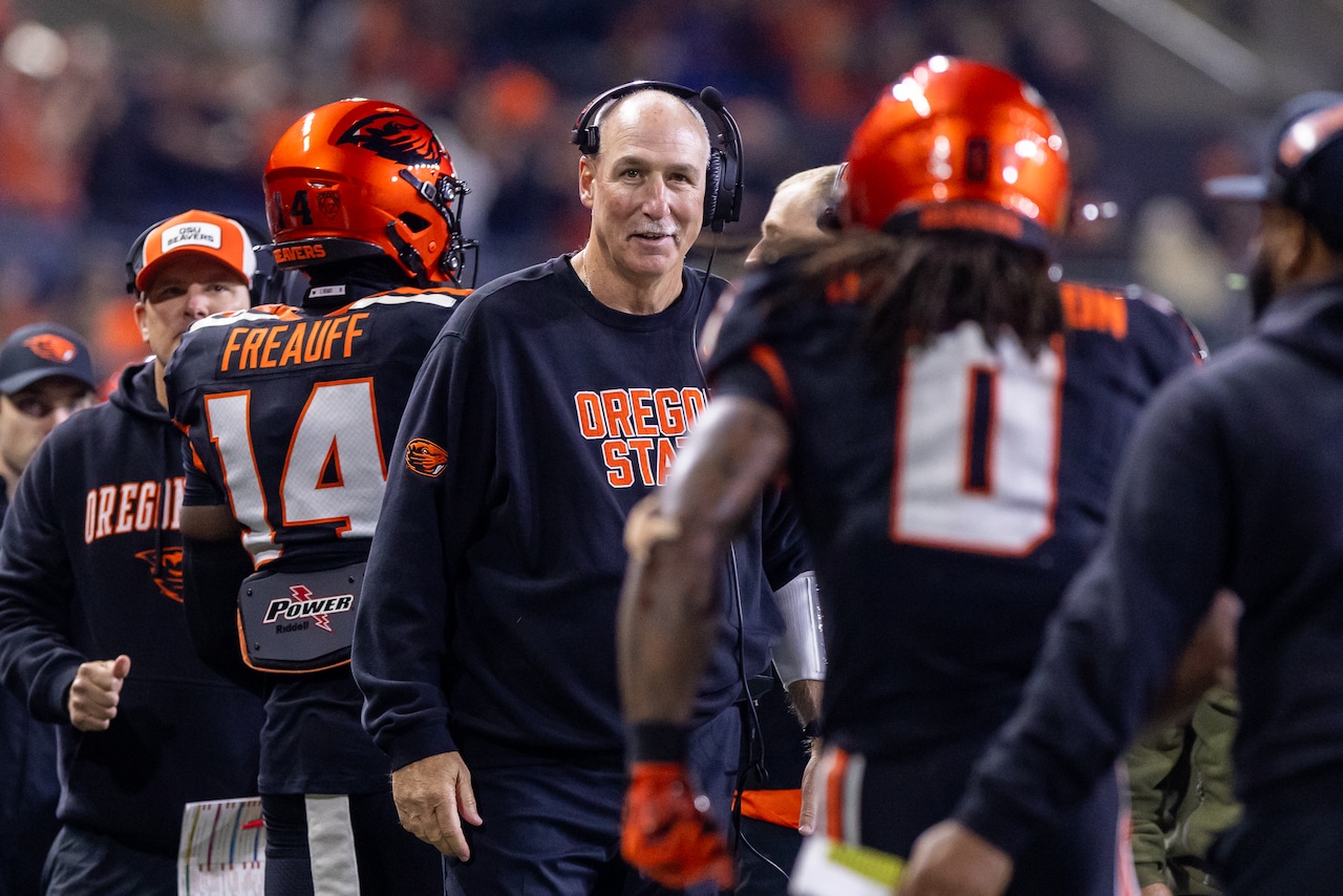 Preparing to enter the ‘coaching portal,’ Robb Akey puts a bow on Oregon State’s brutal season