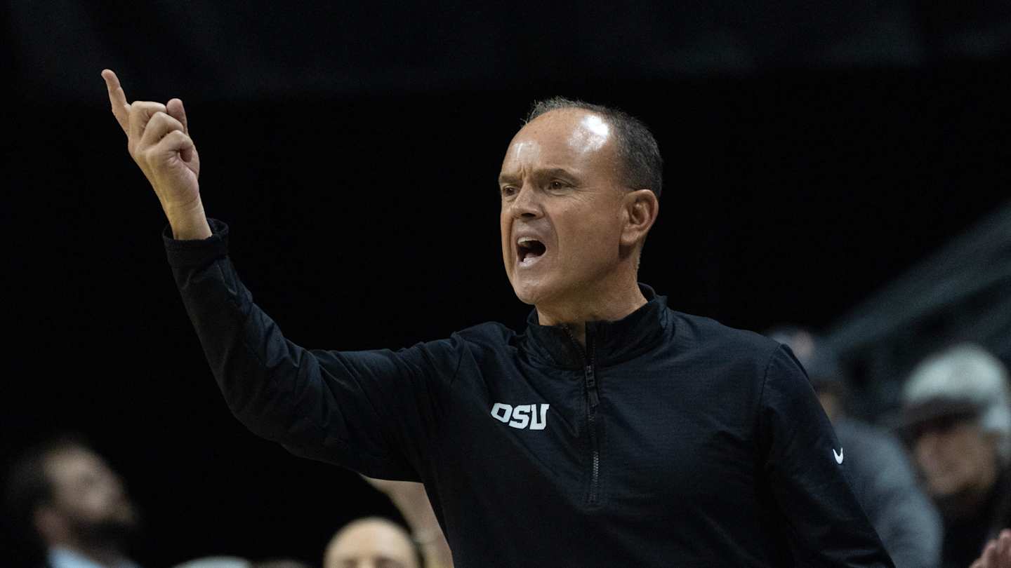 Scott Rueck Talks Oregon State’s Loss in “Basketball War” Against Arizona State