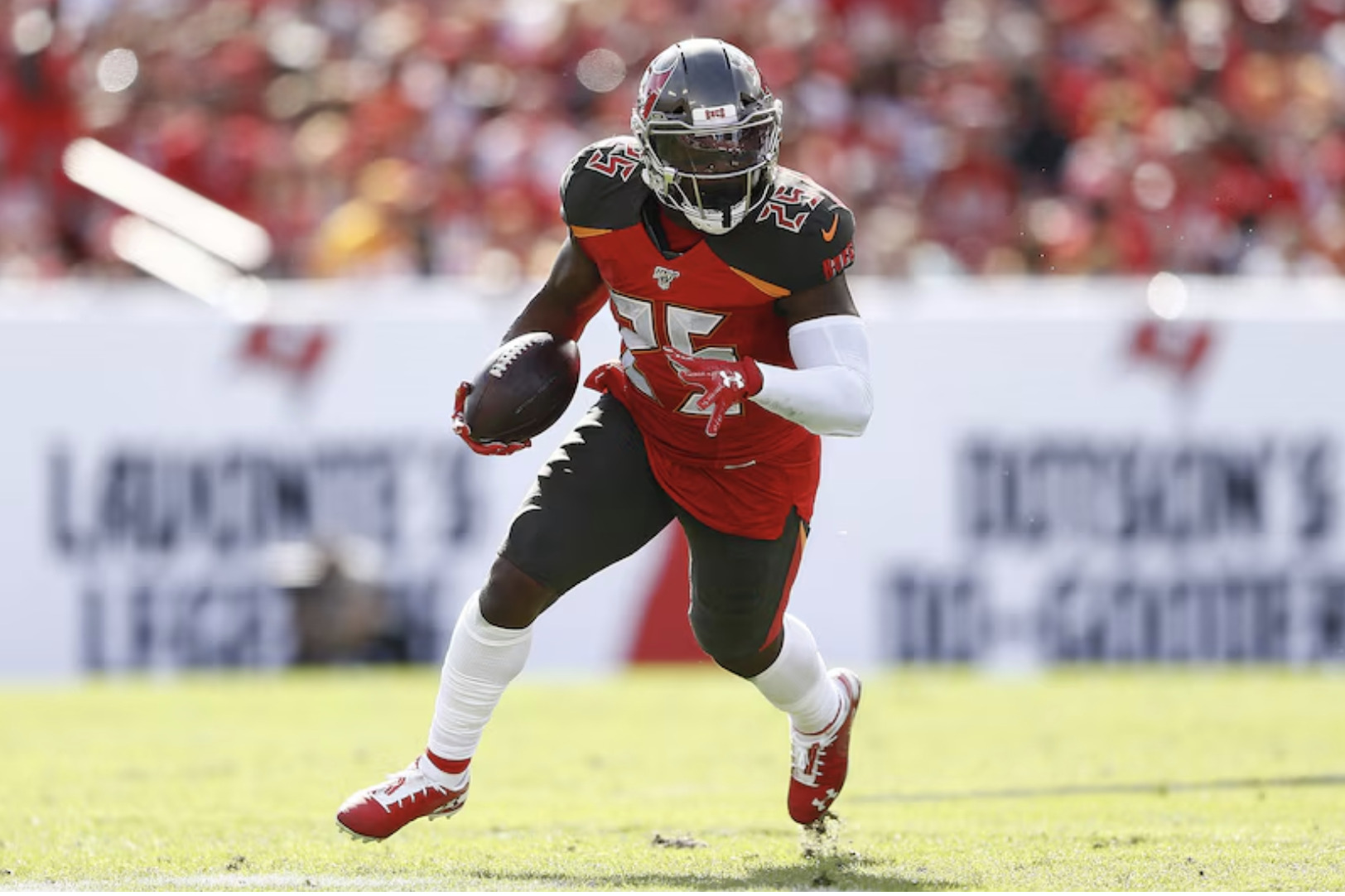 Lions Add Former Tampa Bay Buccaneer RB Peyton Barber