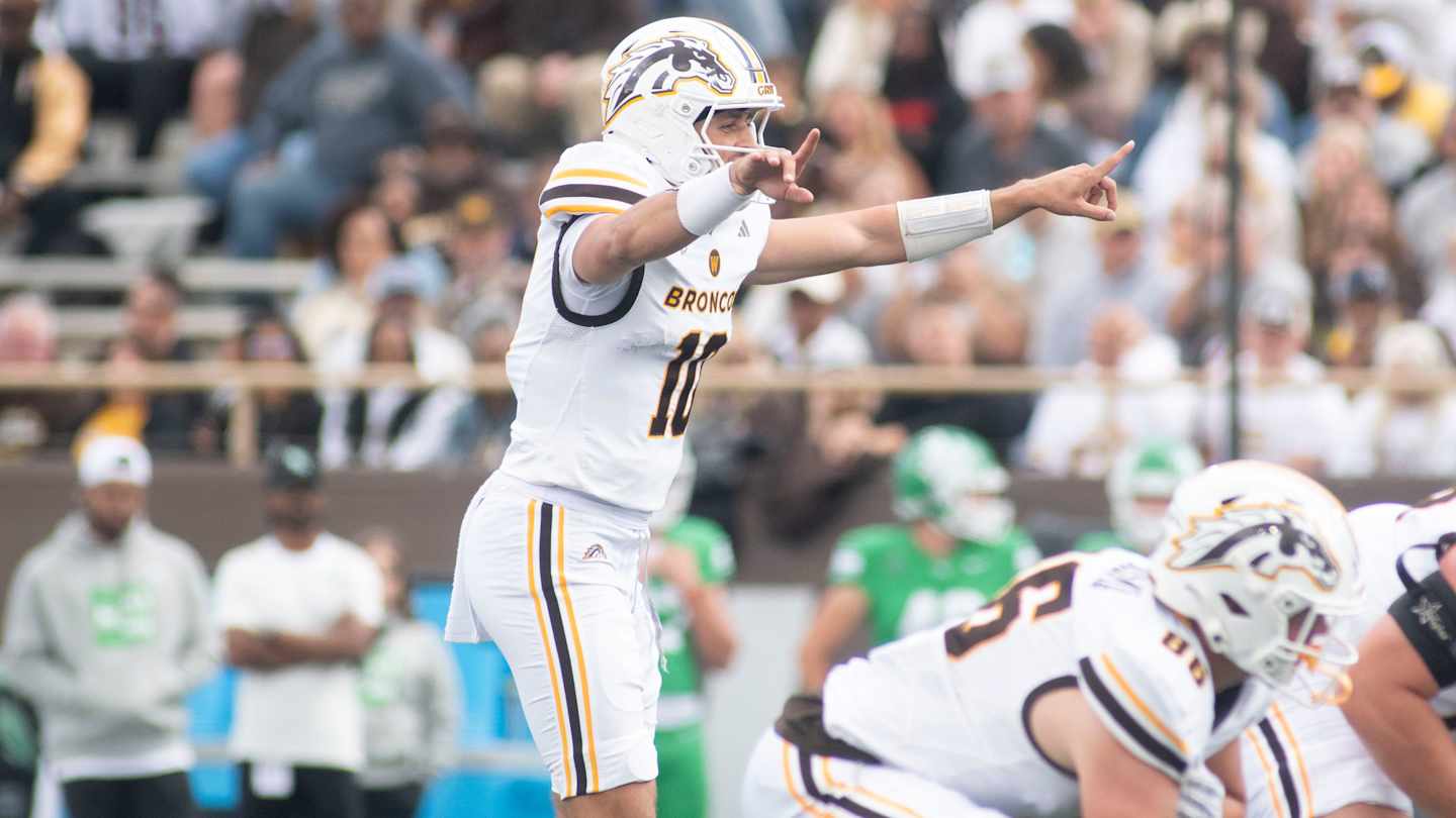 6’4″ Western Michigan Transfer Quarterback Brady Jones Picks Oregon State