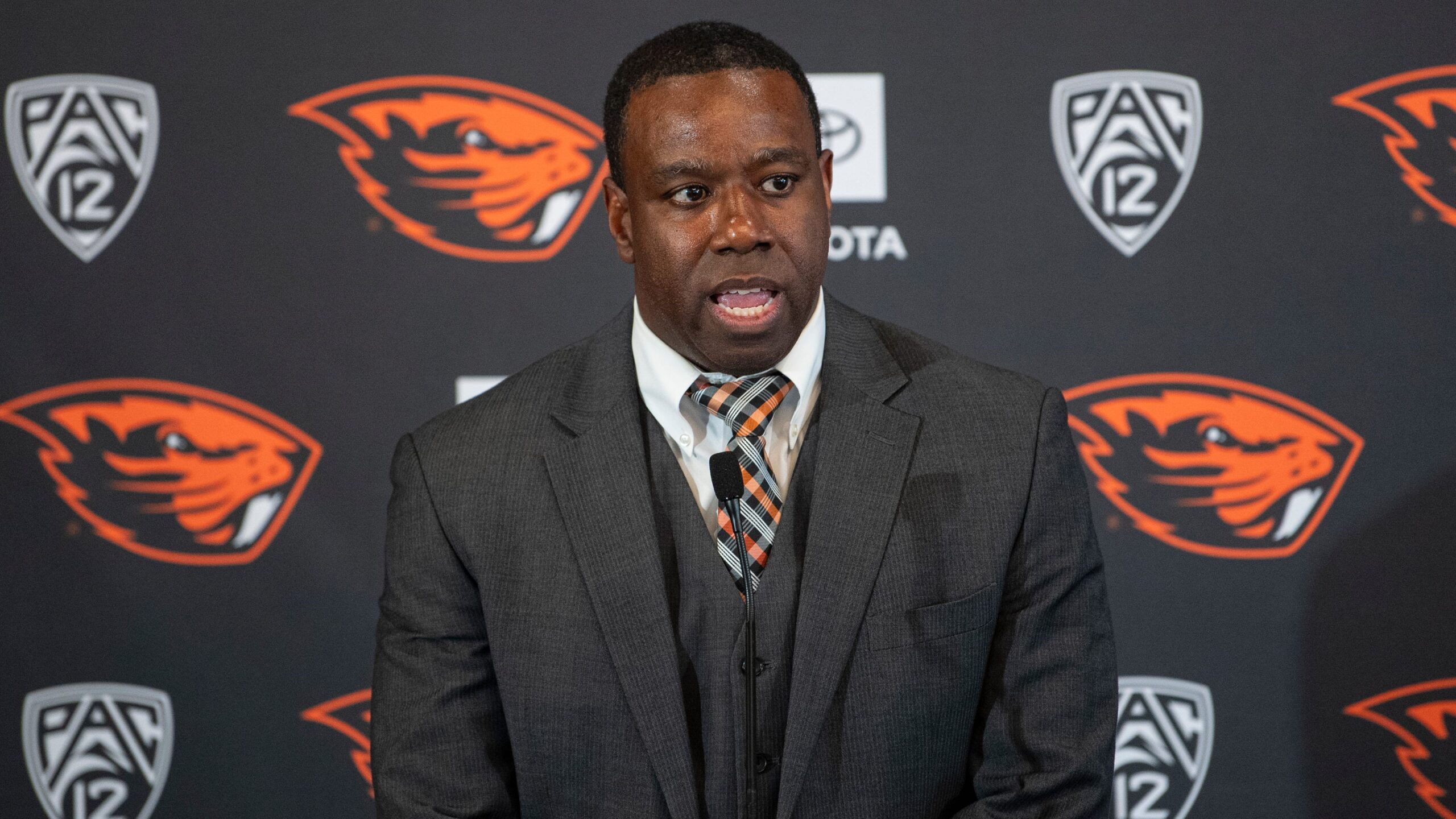 Who’s in and out in Oregon State football transfer portal tracker?