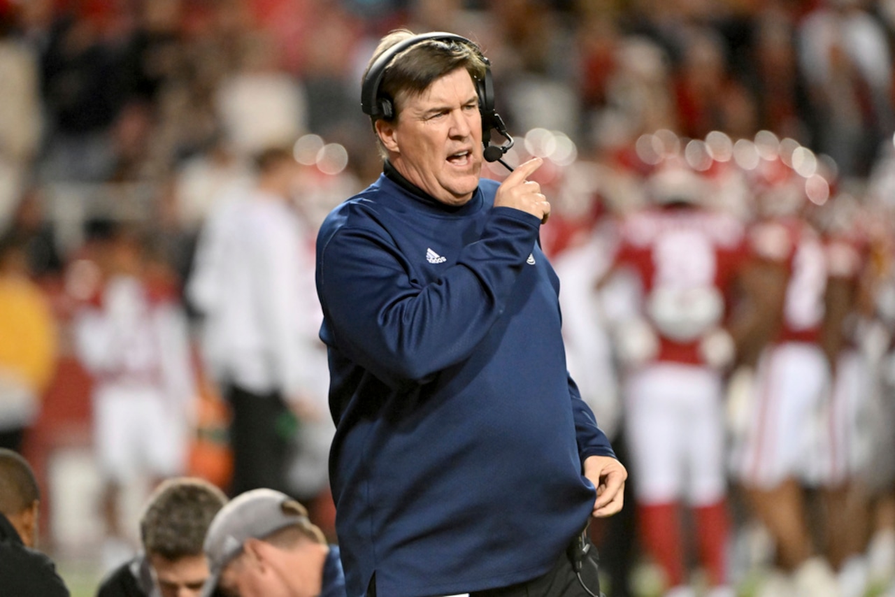 Oregon State to hire former FIU, Colorado coach Mike MacIntyre as defensive coordinator, per report